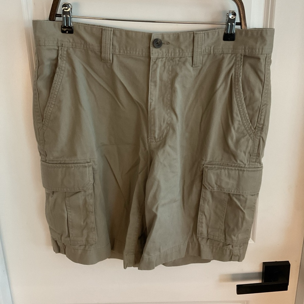 Amazon Essentials - Flat Front Cargo Shorts - Tan - Men’s Size 36